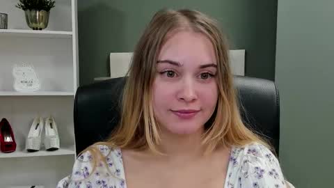 Snapshot of playgirl_valeria chatting on September 24, 8:52 pm Valeria online show from September 24, 8:52 pm
