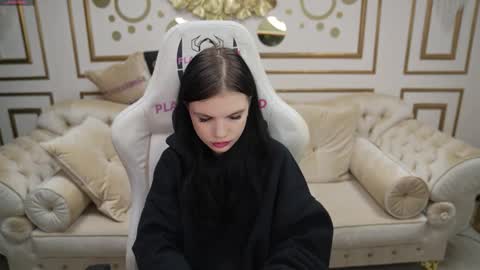 Lana online show from December 15, 11:15 am