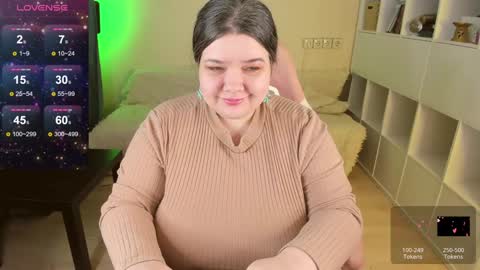 Snapshot of plum_pie__ chatting on January 2, 5:57 am Alice online show from January 2, 5:57 am