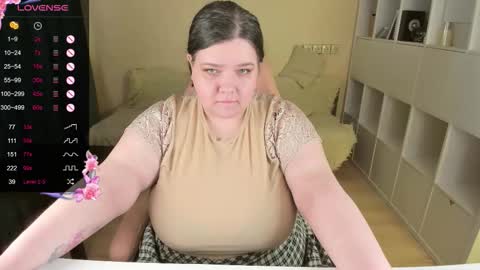 Snapshot of plum_pie__ chatting on October 15, 11:24 am Alice online show from October 15, 11:24 am