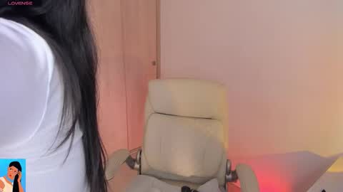 im vane Model Independet online show from December 3, 3:31 am