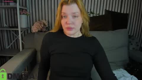 Polly online show from March 19, 1:32 am