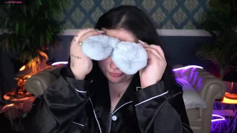 Polly online show from April 6, 6:53 pm