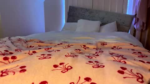 Poppy online show from April 12, 5:16 pm