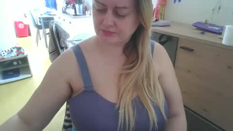 MelissOfficial online show from April 17, 8:38 am