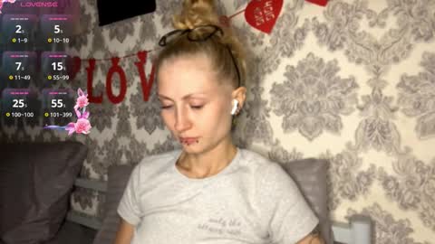 Snapshot of porshes chatting on September 30, 6:57 pm HERES Alice WELCOME EVERYONE LOVENSE DOMI REACT TO YOUR TIPS LETS MAKE A GREAT SHOW TOGETHER online show from September 30, 6:57 pm