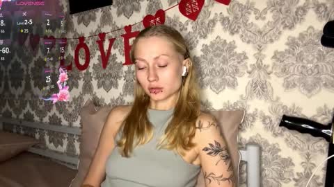 Snapshot of porshes chatting on October 6, 3:18 pm HERES Alice WELCOME EVERYONE LOVENSE DOMI REACT TO YOUR TIPS LETS MAKE A GREAT SHOW TOGETHER online show from October 6, 3:18 pm