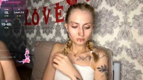 Snapshot of porshes chatting on October 18, 4:10 pm HERES Alice WELCOME EVERYONE LOVENSE DOMI REACT TO YOUR TIPS LETS MAKE A GREAT SHOW TOGETHER online show from October 18, 4:10 pm