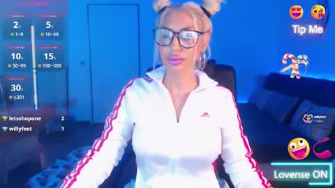 Victoria online show from November 15, 8:43 pm