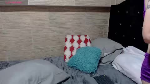 pretty_cristal22 online show from February 21, 11:21 pm