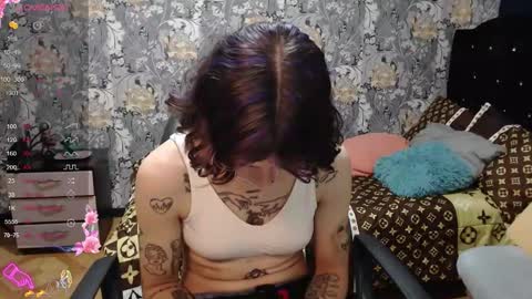 pretty_cristal22 online show from April 19, 9:50 pm