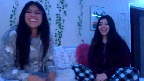 Snapshot of pretty_girl828687 chatting on October 9, 5:11 am pretty_girl828687 online show from October 9, 5:11 am