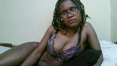 Snapshot of pretty_mellan chatting on March 6, 6:48 pm pretty_mellan online show from March 6, 6:48 pm