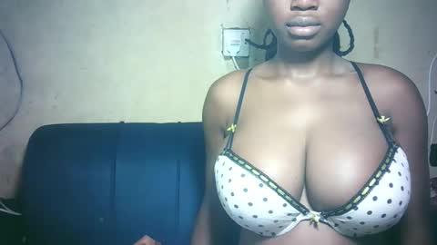 pretty_milan online show from December 18, 8:08 am