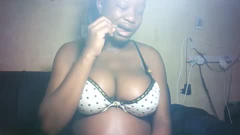 pretty_milan online show from March 6, 8:53 am