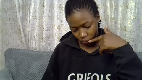 pretty_petite24 online show from August 1, 9:22 am