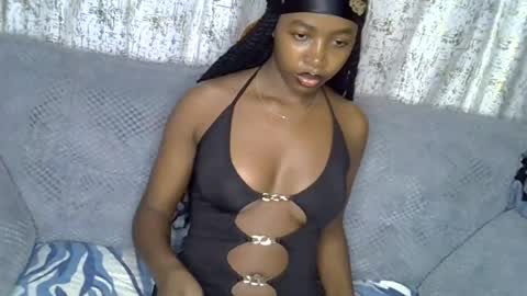 pretty_petite24 online show from June 24, 7:29 am