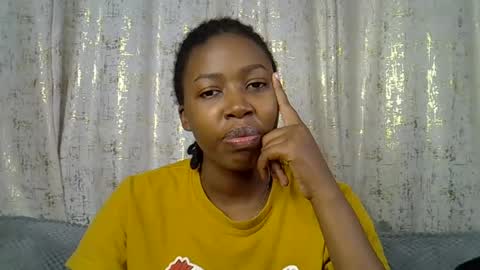 pretty_petite24 online show from August 3, 9:37 am