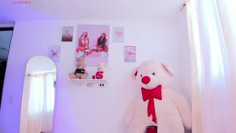 pretty_pettite online show from May 24, 4:06 pm