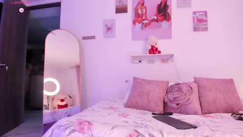 pretty_pettite online show from April 17, 9:50 pm