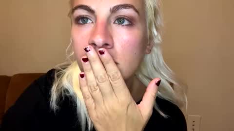 Snapshot of prettybabypetite chatting on September 29, 2:38 am Missy  Jack online show from September 29, 2:38 am