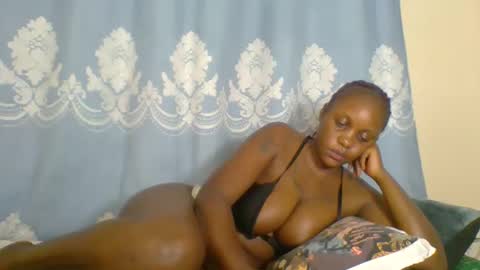 SHANIA online show from November 3, 9:52 pm