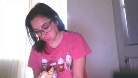 prettyjulliette online show from October 26, 2:23 pm