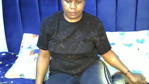 prettymel_ online show from September 27, 10:50 pm