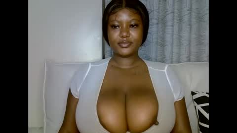 Snapshot of prettypearl_ chatting on March 7, 12:58 am pearl online show from March 7, 12:58 am