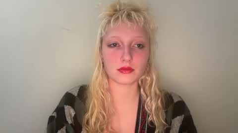 Snapshot of prettyunicorn555 chatting on January 28, 11:17 am Dahlia online show from January 28, 11:17 am