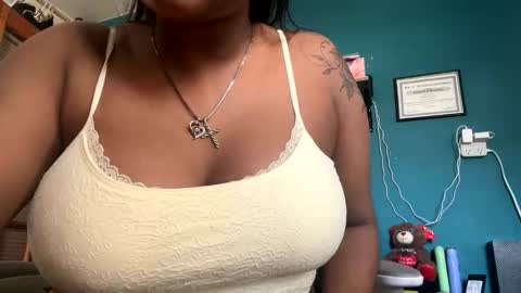 prettyyalisha online show from April 18, 5:15 pm