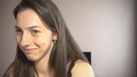 Snapshot of prettyyy_angel chatting on October 2, 1:49 pm prettyyy_angel online show from October 2, 1:49 pm