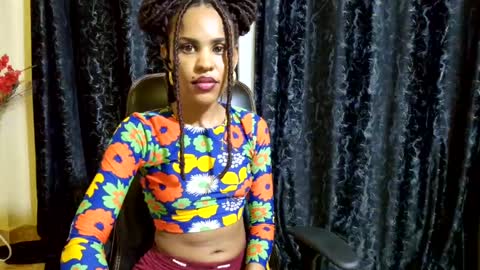 Snapshot of priceless_sexy chatting on February 23, 11:43 pm priceless_sexy online show from February 23, 11:43 pm