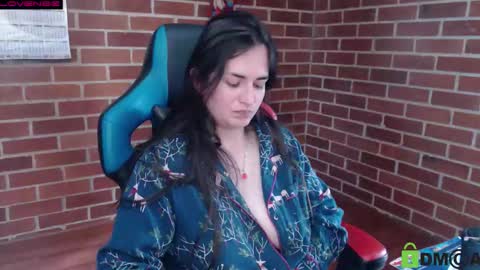 Snapshot of princesa_leia_zathur chatting on September 23, 5:00 pm Leia online show from September 23, 5:00 pm