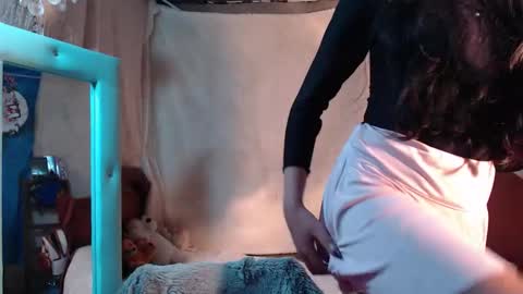  Elia  online show from December 17, 12:49 am