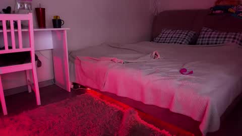 Snapshot of princess_euphoria chatting on October 2, 2:00 pm Kristina online show from October 2, 2:00 pm