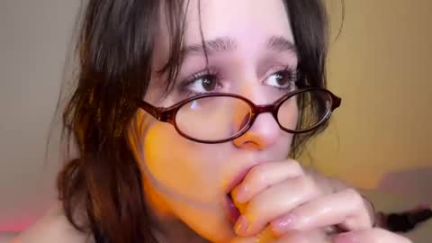 Snapshot of princess_euphoria chatting on December 9, 3:33 pm Kristina online show from December 9, 3:33 pm