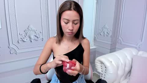 Snapshot of princesslittle_4u chatting on January 29, 1:07 pm online show from January 29, 1:07 pm
