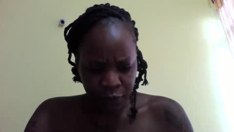 Snapshot of princessmiles2 chatting on February 7, 4:59 am phelly online show from February 7, 4:59 am