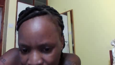 Snapshot of princessmiles2 chatting on February 7, 4:24 pm phelly online show from February 7, 4:24 pm