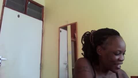 Snapshot of princessmiles2 chatting on February 15, 8:00 am phelly online show from February 15, 8:00 am