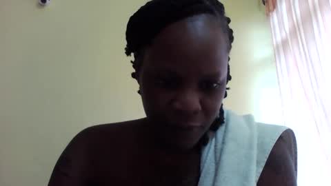 Snapshot of princessmiles2 chatting on February 6, 7:13 am phelly online show from February 6, 7:13 am