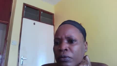 Snapshot of princessmiles2 chatting on February 27, 8:06 am phelly online show from February 27, 8:06 am