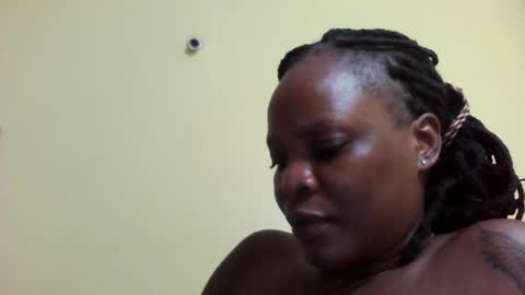 Snapshot of princessmiles2 chatting on February 11, 5:07 pm phelly online show from February 11, 5:07 pm