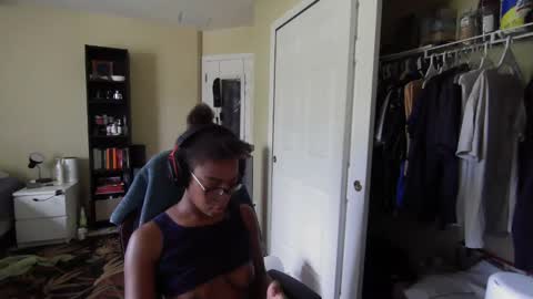 Snapshot of productivepussy chatting on September 22, 8:18 pm ProductivePorn online show from September 22, 8:18 pm
