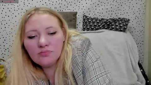 puffybun online show from March 4, 5:03 am