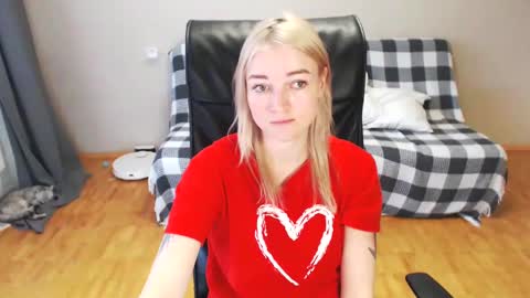 Polly online show from March 11, 10:40 am