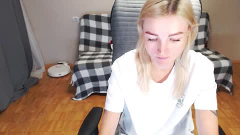 Polly online show from December 1, 1:25 pm