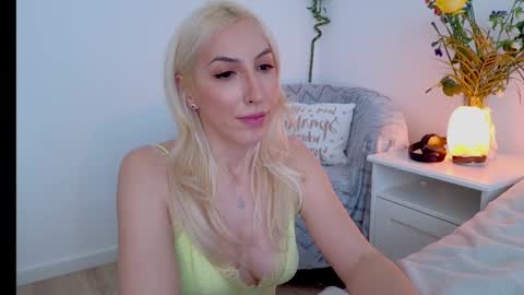 Snapshot of purevibrations chatting on January 28, 1:38 pm Isabelle online show from January 28, 1:38 pm