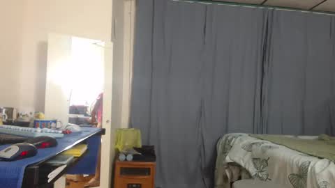 putiputi4u online show from March 23, 2:40 am